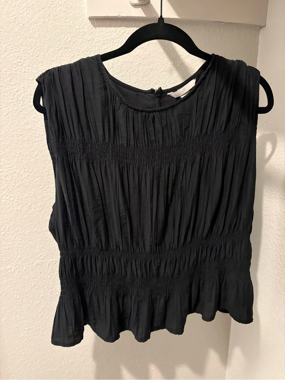 H&M Black Sleeveless Pleated Peplum Top